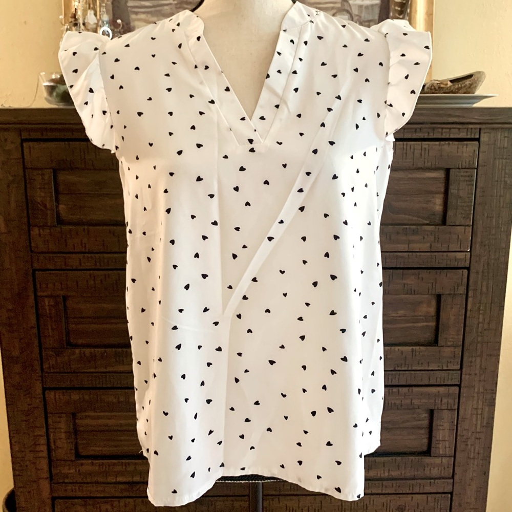 Black and white heart ruffled sleeve top